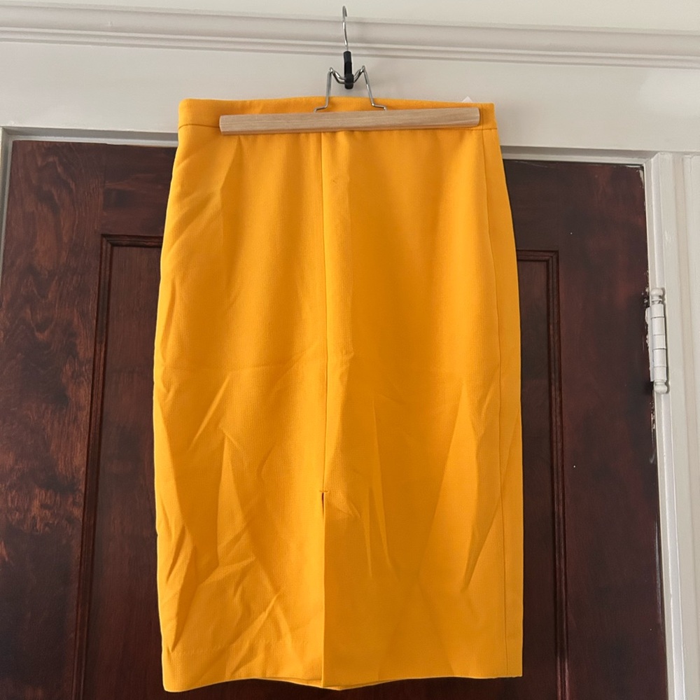 NWT Ann Taylor Vibrant Yellow Pencil Skirt